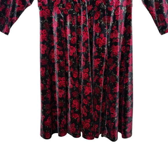 TORRID Black Velvet Red Rose Faux Wrap Front Women’s  Whimsigoth Dress Sz 1X - Picture 7 of 12
